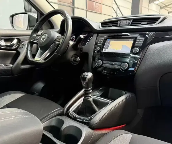 Nissan Qashqai 2018 - 15950 EUR, 158434 km - AUTO.MOTO.pt - 158434km - foto 21 de 27