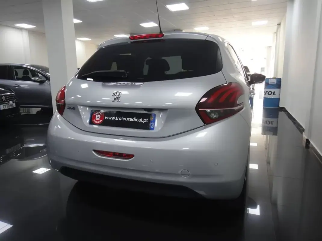 Peugeot 208 2018 - 9900 EUR, 84000 km - 84000km - foto 7 de 26