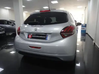Peugeot 208 2018 - 9900 EUR, 84000 km - 84000km - foto 7 de 26