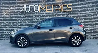 Mazda 2 2016 - 10900 EUR, 140000 km - AUTO.MOTO.pt - 140000km - foto 6 de 12