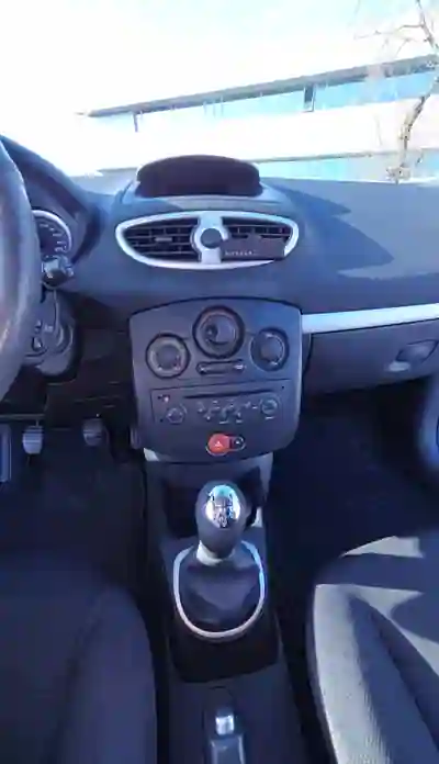 Renault Clio 2008 - 3990 EUR, 199500 km - AUTO.MOTO.pt - 199500km - foto 13 de 19
