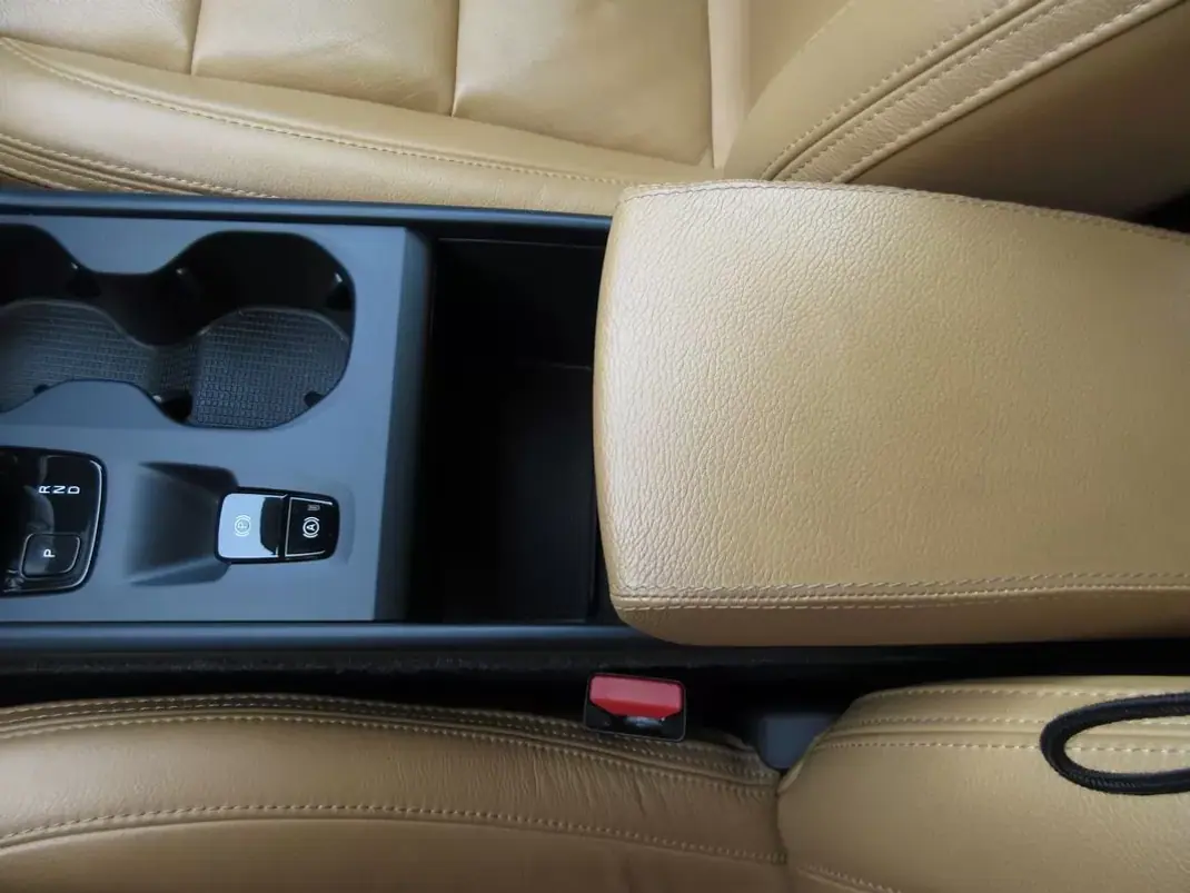 Volvo XC 40 2019 - 29490 EUR, 70000 km - AUTO.MOTO.pt - 70000km - foto 57 de 60