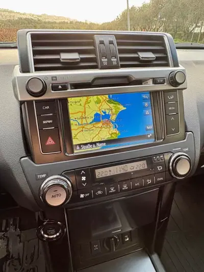 Toyota Land Cruiser 2015 - 59900 EUR, 145722 km - AUTO.MOTO.pt - 145722km - foto 9 de 15