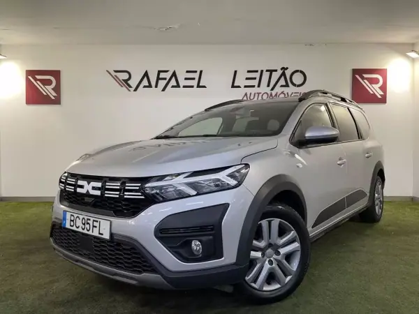 Dacia Jogger 2023 - 16450 EUR, 81000 km - AUTO.MOTO.pt - 81000km - foto 2 de 31