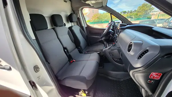Citroën Berlingo 2017 - 10490 EUR, 225000 km - AUTO.MOTO.pt - 225000km - foto 8 de 15