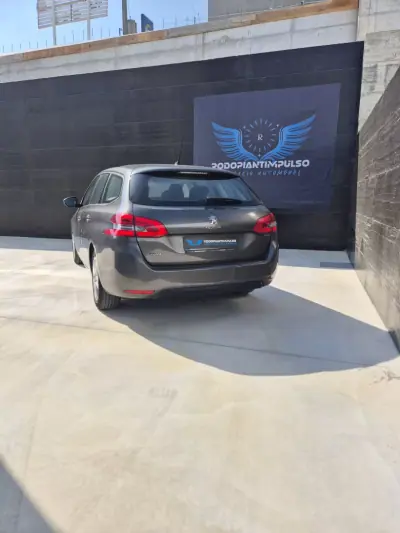 Peugeot 308 SW 2018 - 10500 EUR, 261000 km - 261000km - foto 5 de 38