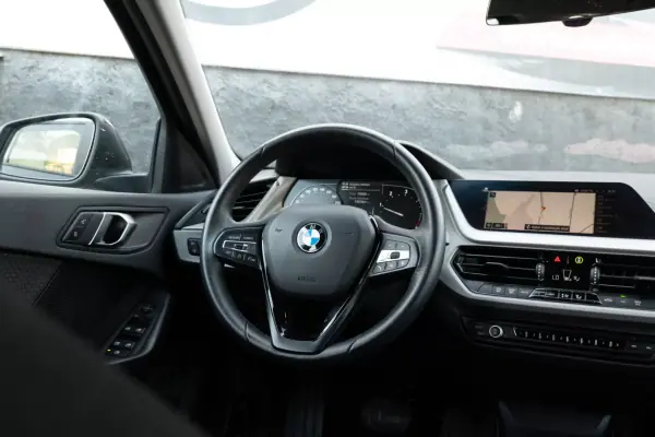 BMW 116 2021 - 21900 EUR, 135000 km - AUTO.MOTO.pt - 135000km - foto 13 de 26