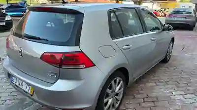 Volkswagen Golf 2015 - 11500 EUR, 196000 km - AUTO.MOTO.pt - 196000km - foto 4 de 7