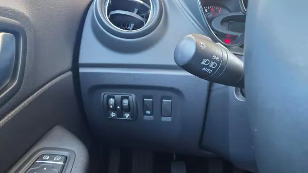 Renault Captur 2018 - 13990 EUR, 85000 km - AUTO.MOTO.pt - 85000km - foto 22 de 23