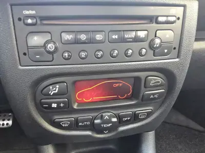 Peugeot 206 2011 - 4000 EUR, 254500 km - AUTO.MOTO.pt - 254500km - foto 16 de 18