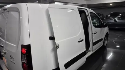 Citroën Berlingo 2018 - 17990 EUR, 67000 km - AUTO.MOTO.pt - 67000km - foto 25 de 42