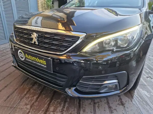 Peugeot 308 SW 2019 - 12990 EUR, 133000 km - AUTO.MOTO.pt - 133000km - foto 4 de 13