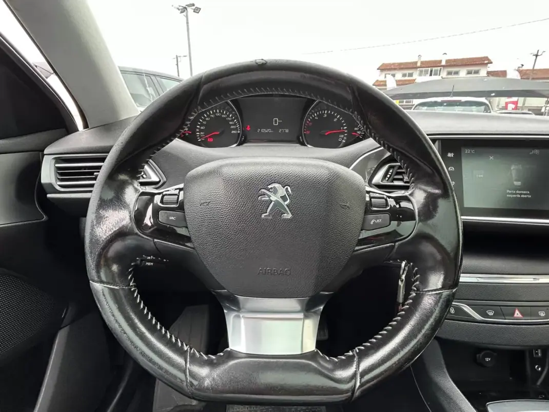 Peugeot 308 2015 - 10750 EUR, 210520 km - 210520km - foto 11 de 22