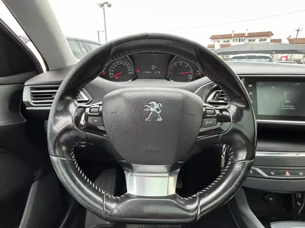 Peugeot 308 2015 - 10750 EUR, 210520 km - 210520km - foto 11 de 22