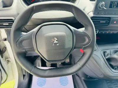 BERLINGO 1.6hdi 3L AUTOMATICA 2019 - 15000 EUR, 149000 km - AUTO.MOTO.pt - 149000km - foto 7 de 17