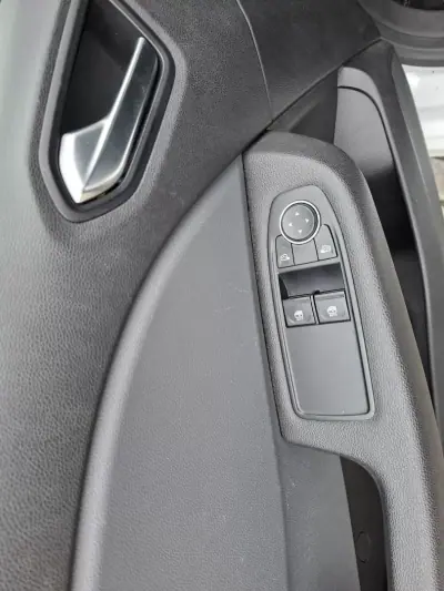 Renault Clio 2020 - 13250 EUR, 54500 km - AUTO.MOTO.pt - 54500km - foto 17 de 25