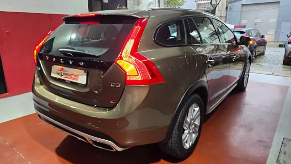 Volvo V60 Cross Country 2016 - 18180 EUR, 138731 km - AUTO.MOTO.pt - 138731km - foto 6 de 54