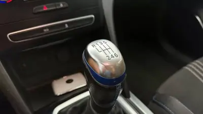 Renault Mégane 2016 - 11990 EUR, 185521 km - AUTO.MOTO.pt - 185521km - foto 24 de 27