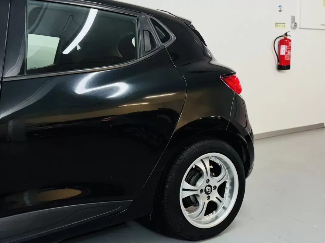 Renault Clio 2012 - 5750 EUR, 228000 km - AUTO.MOTO.pt - 228000km - foto 12 de 44