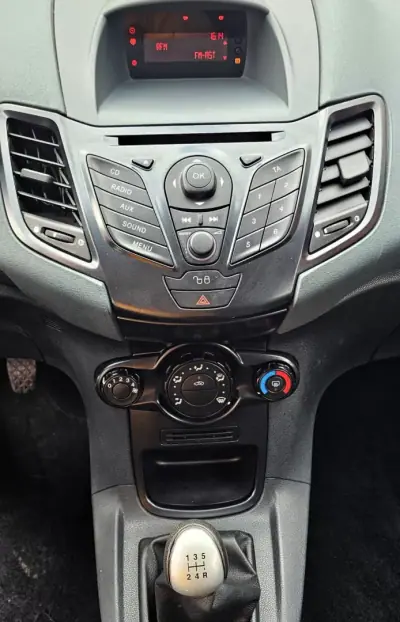 Ford Fiesta 2009 - 7500 EUR, 92000 km - AUTO.MOTO.pt - 92000km - foto 10 de 18