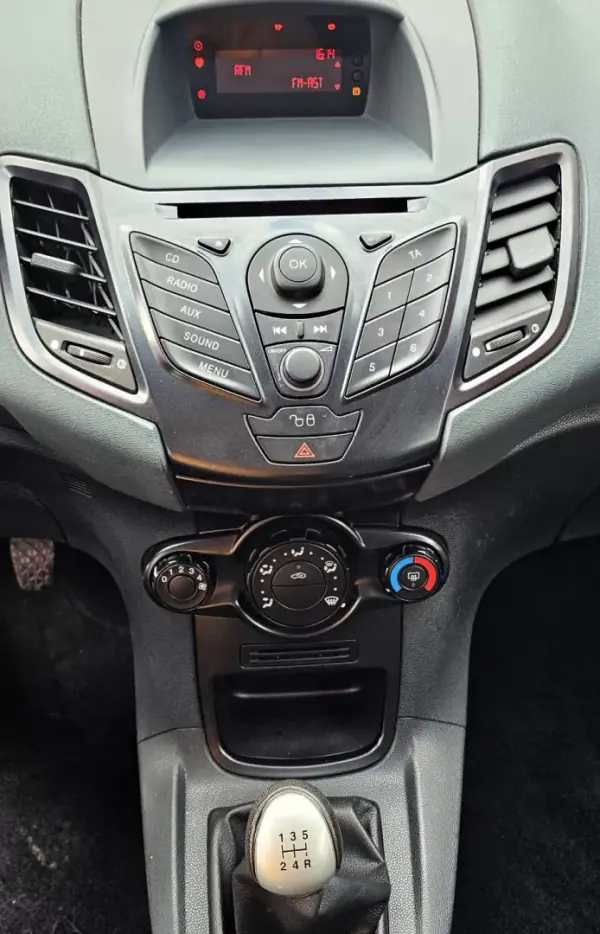 Ford Fiesta 2009 - 7500 EUR, 92000 km - AUTO.MOTO.pt - 92000km - foto 10 de 18
