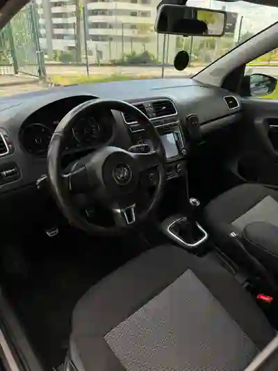 Volkswagen Polo 2011 - 6000 EUR, 83300 km - AUTO.MOTO.pt - 83300km - foto 5 de 7