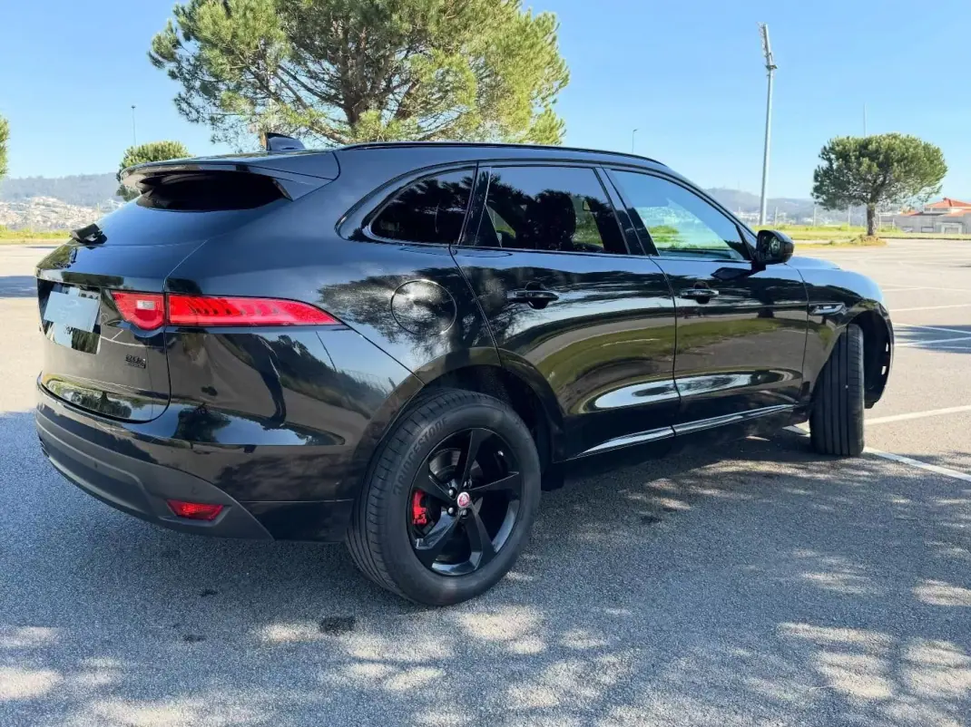Jaguar F-Pace 2017 - 24950 EUR, 177000 km - AUTO.MOTO.pt - 177000km - foto 5 de 15