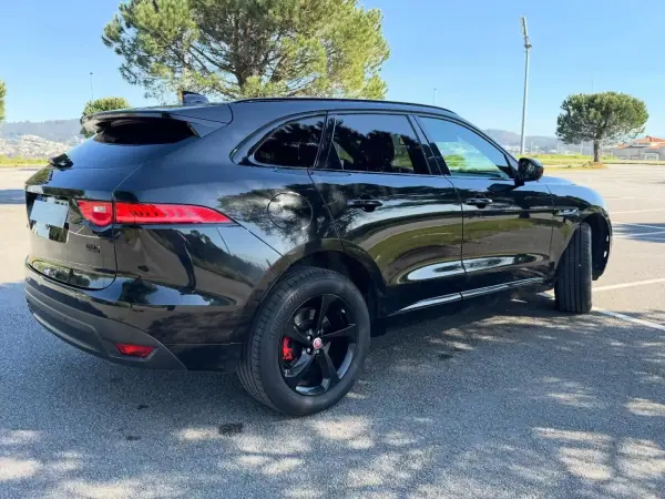 Jaguar F-Pace 2017 - 23950 EUR, 177000 km - AUTO.MOTO.pt - 177000km - foto 5 de 15