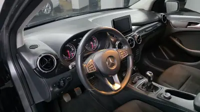 Mercedes-Benz B 180 2017 - 15990 EUR, 120000 km - AUTO.MOTO.pt - 120000km - foto 4 de 27