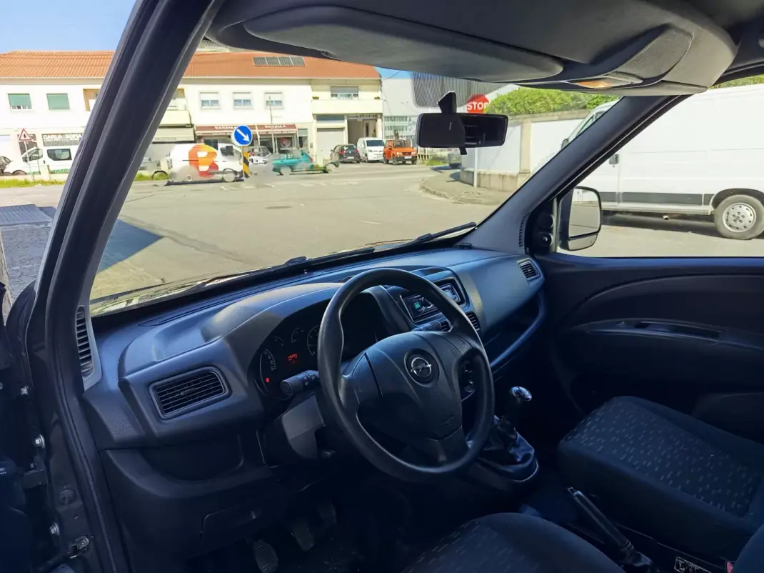 Opel Combo 2014 - 8490 EUR, 146000 km - AUTO.MOTO.pt - 146000km - foto 12 de 16