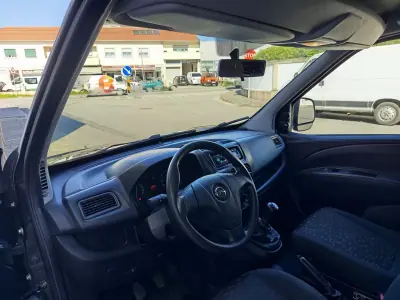 Opel Combo 2014 - 8490 EUR, 146000 km - AUTO.MOTO.pt - 146000km - foto 12 de 16