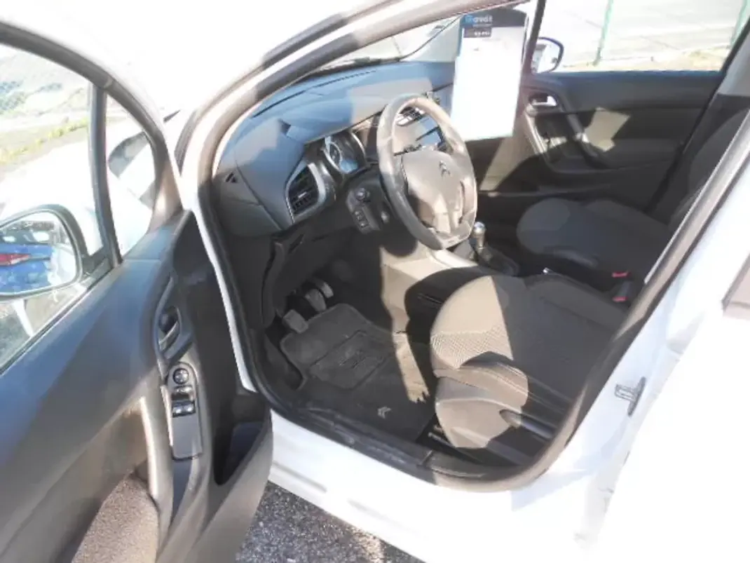 Citroën C3 2013 - 10500 EUR, 157030 km - AUTO.MOTO.pt - 157030km - foto 9 de 11