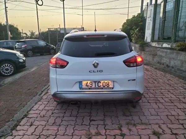 Renault Clio Sport Tourer 2017 - 14750 EUR, 159000 km - 159000km - foto 5 de 12