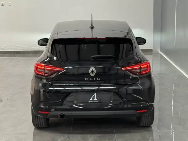 Renault Clio 2023 - 17990 EUR, 41700 km - AUTO.MOTO.pt - 41700km - foto 7 de 15