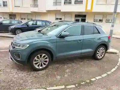 Volkswagen T-Roc 2023 - 23000 EUR, 36000 km - AUTO.MOTO.pt - 36000km - foto 4 de 8