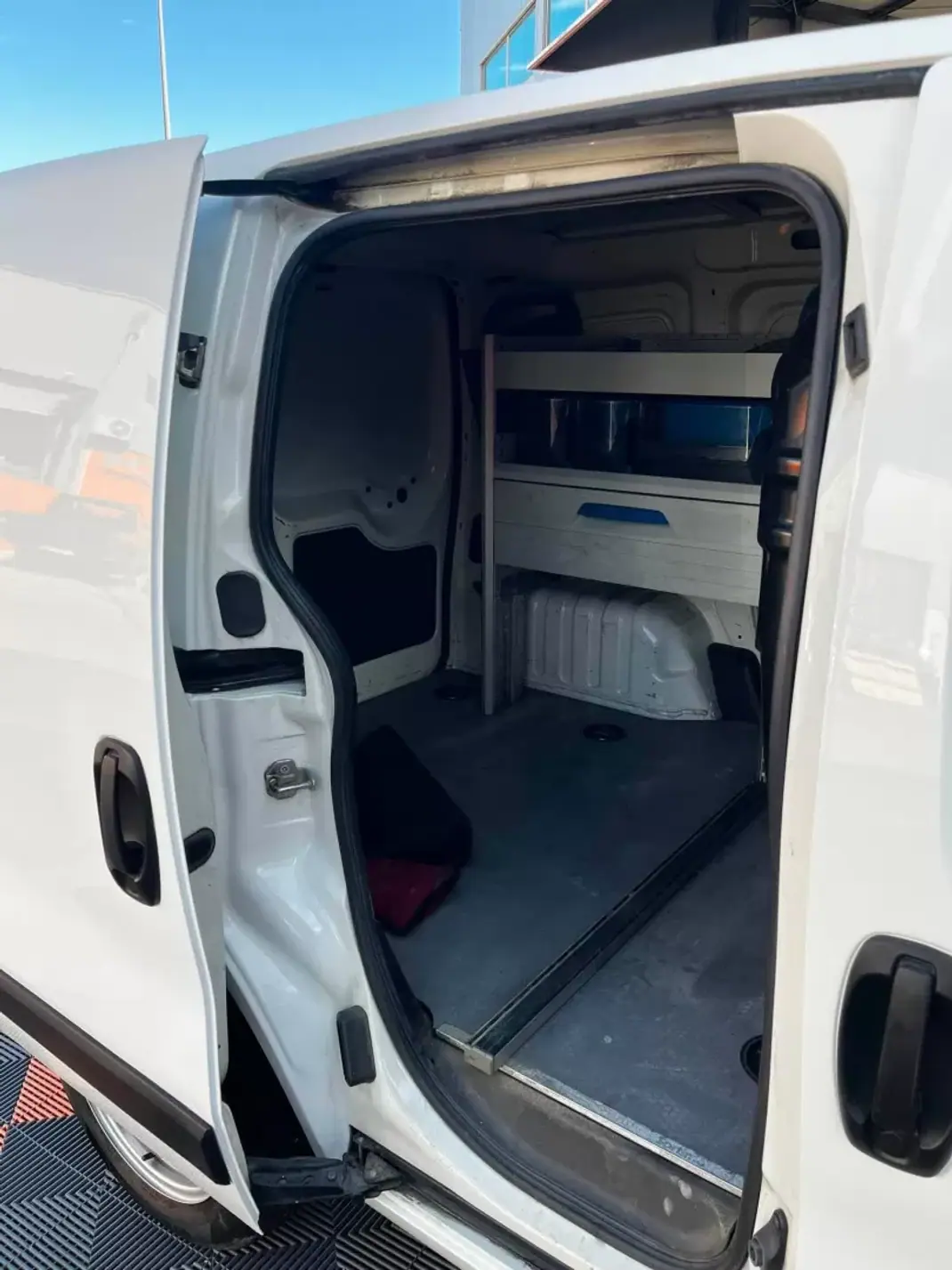 Fiat Fiorino 2019 - 8500 EUR, 173290 km - 173290km - foto 14 de 15