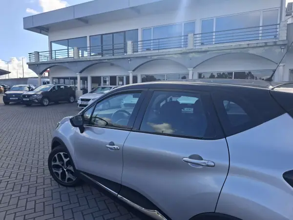 Renault Captur 2018 - 13500 EUR, 113500 km - AUTO.MOTO.pt - 113500km - foto 10 de 29