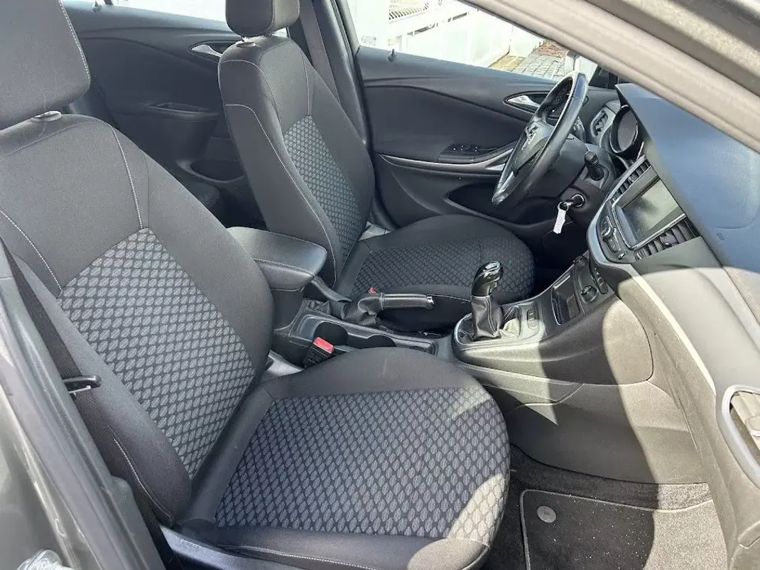 Opel Astra Sports Tourer 2019 - 12000 EUR, 101425 km - 101425km - foto 8 de 16