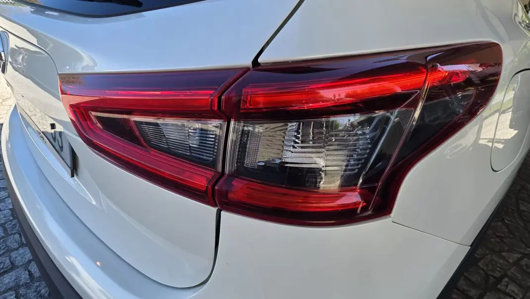 Nissan Qashqai 2019 - 18990 EUR, 110000 km - AUTO.MOTO.pt - 110000km - foto 9 de 31