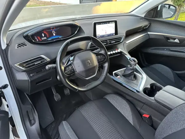 Peugeot 3008 2019 - 13900 EUR, 190000 km - AUTO.MOTO.pt - 190000km - foto 25 de 59