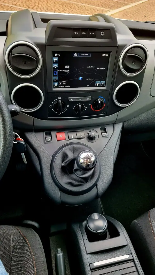 Peugeot Partner 2018 - 14900 EUR, 160000 km - AUTO.MOTO.pt - 160000km - foto 11 de 23