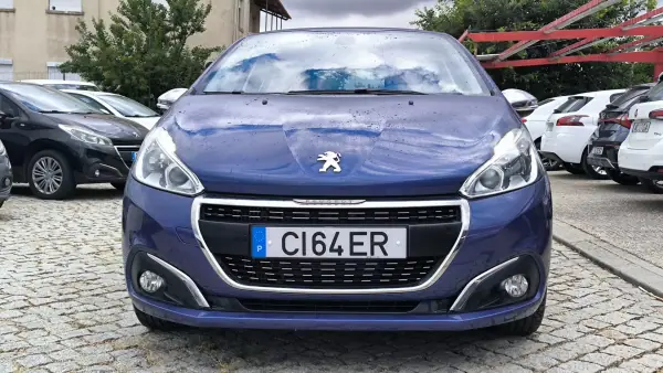 Peugeot 208 2016 - 9450 EUR, 107121 km - AUTO.MOTO.pt - 107121km - foto 3 de 11