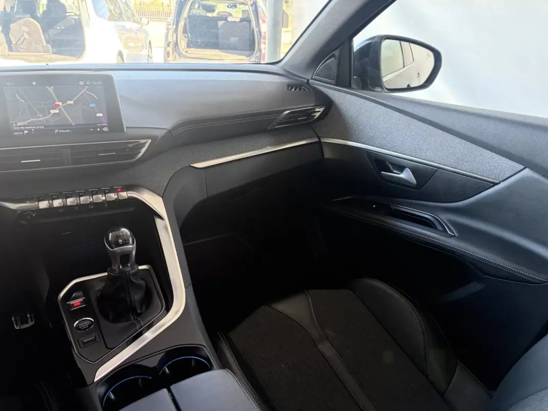 Peugeot 3008 2019 - 17990 EUR, 104352 km - AUTO.MOTO.pt - 104352km - foto 11 de 12