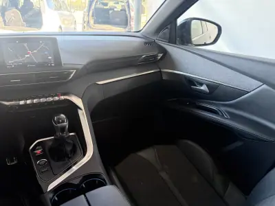 Peugeot 3008 2019 - 17990 EUR, 104352 km - AUTO.MOTO.pt - 104352km - foto 11 de 12