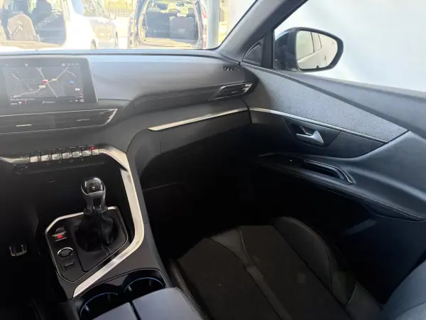 Peugeot 3008 2019 - 17990 EUR, 104352 km - AUTO.MOTO.pt - 104352km - foto 11 de 12