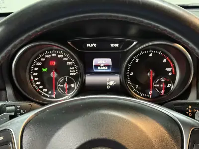 Mercedes-Benz CLA 200 2017 - 20500 EUR, 113500 km - AUTO.MOTO.pt - 113500km - foto 25 de 28