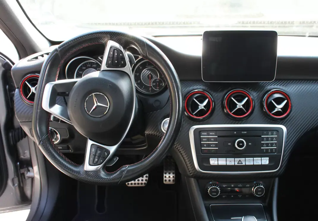 Mercedes-Benz A 45 AMG 2017 - 32990 EUR, 144000 km - AUTO.MOTO.pt - 144000km - foto 24 de 40