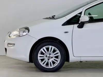 Fiat Punto 2017 - 7950 EUR, 77357 km - AUTO.MOTO.pt - 77357km - foto 13 de 31