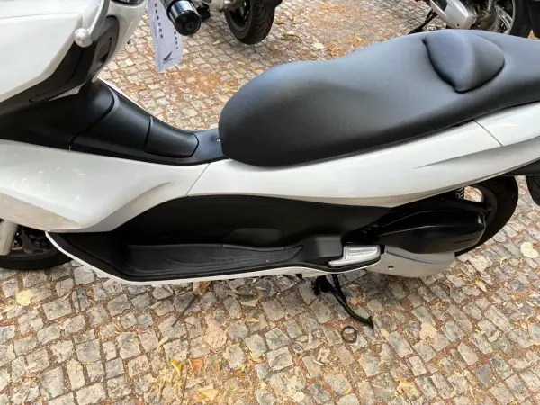 Honda PCX 125 2012 - 1900 EUR, 64269 km - AUTO.MOTO.pt - 64269km - foto 6 de 12