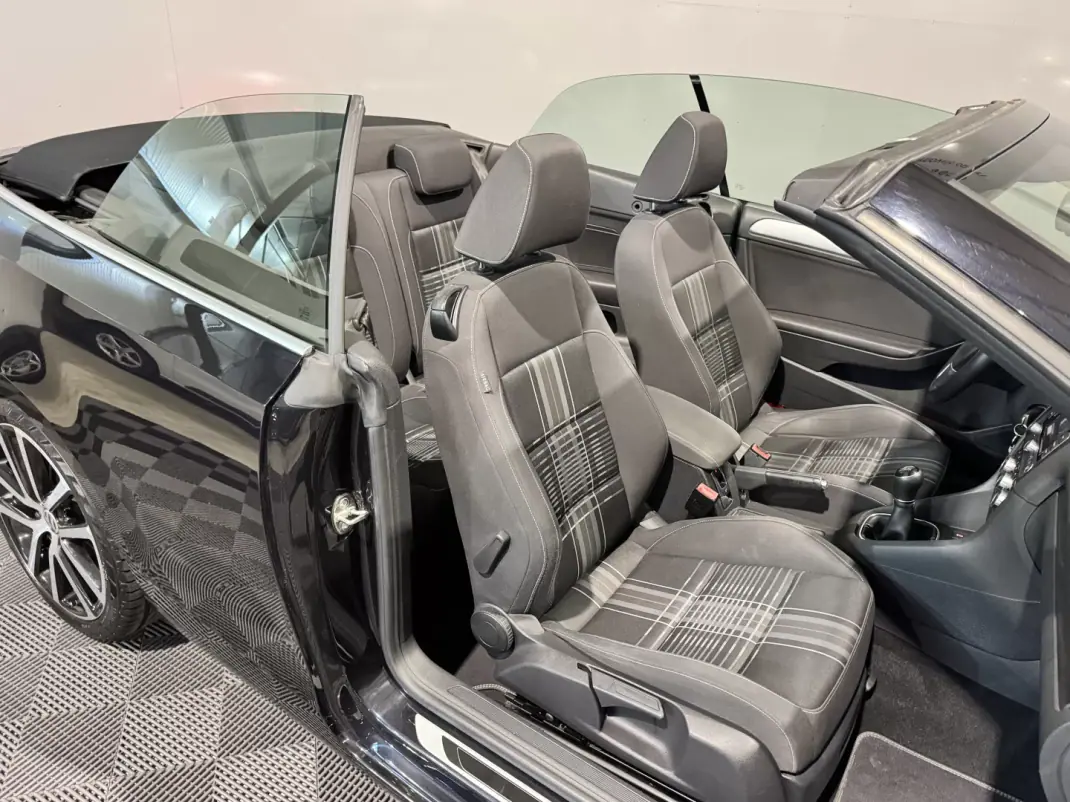 Volkswagen Golf Cabriolet 2015 - 12900 EUR, 177200 km - 177200km - foto 30 de 49